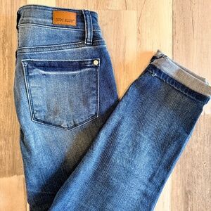 Judy Blue Mid Rise Girlfriend Jean